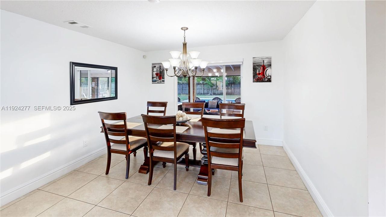 На продажу: $699,900 (4 спален, 2 ванн, 1664 Квадратных фут)