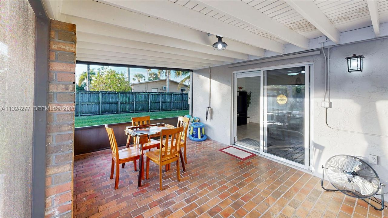 На продажу: $699,900 (4 спален, 2 ванн, 1664 Квадратных фут)