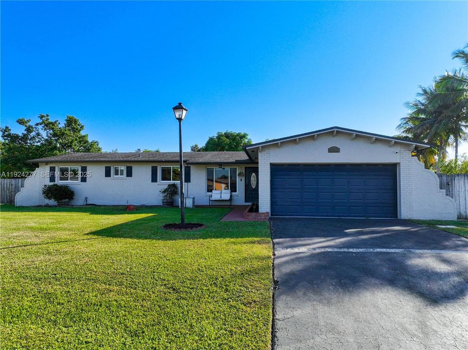 На продажу: $699,900 (4 спален, 2 ванн, 1664 Квадратных фут)