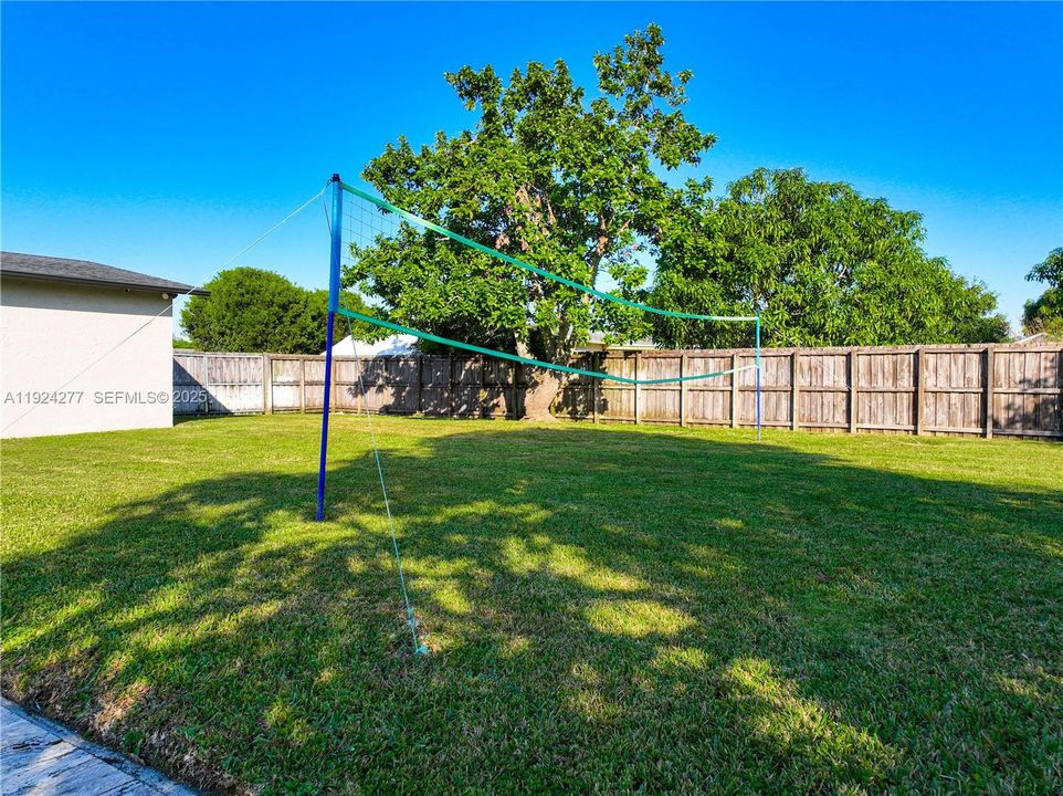 На продажу: $699,900 (4 спален, 2 ванн, 1664 Квадратных фут)