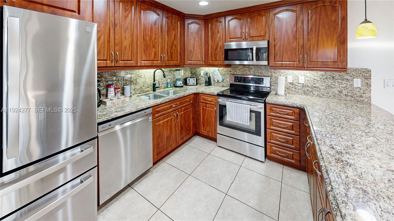 На продажу: $699,900 (4 спален, 2 ванн, 1664 Квадратных фут)