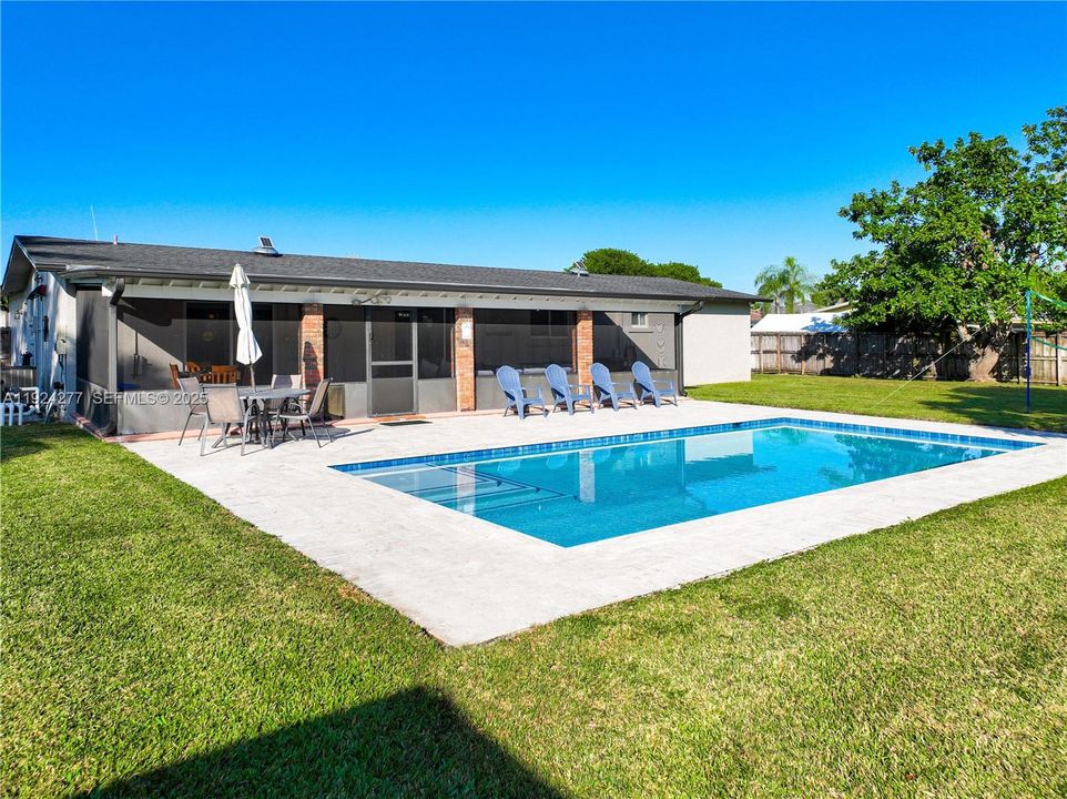 На продажу: $699,900 (4 спален, 2 ванн, 1664 Квадратных фут)