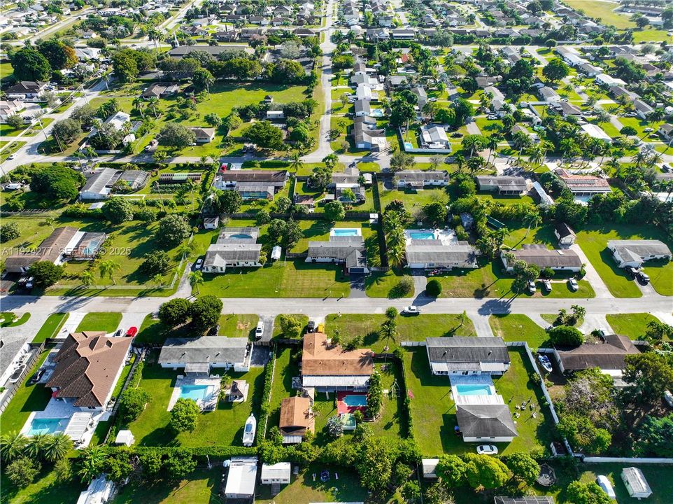 На продажу: $699,900 (4 спален, 2 ванн, 1664 Квадратных фут)