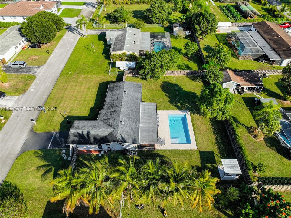 На продажу: $699,900 (4 спален, 2 ванн, 1664 Квадратных фут)