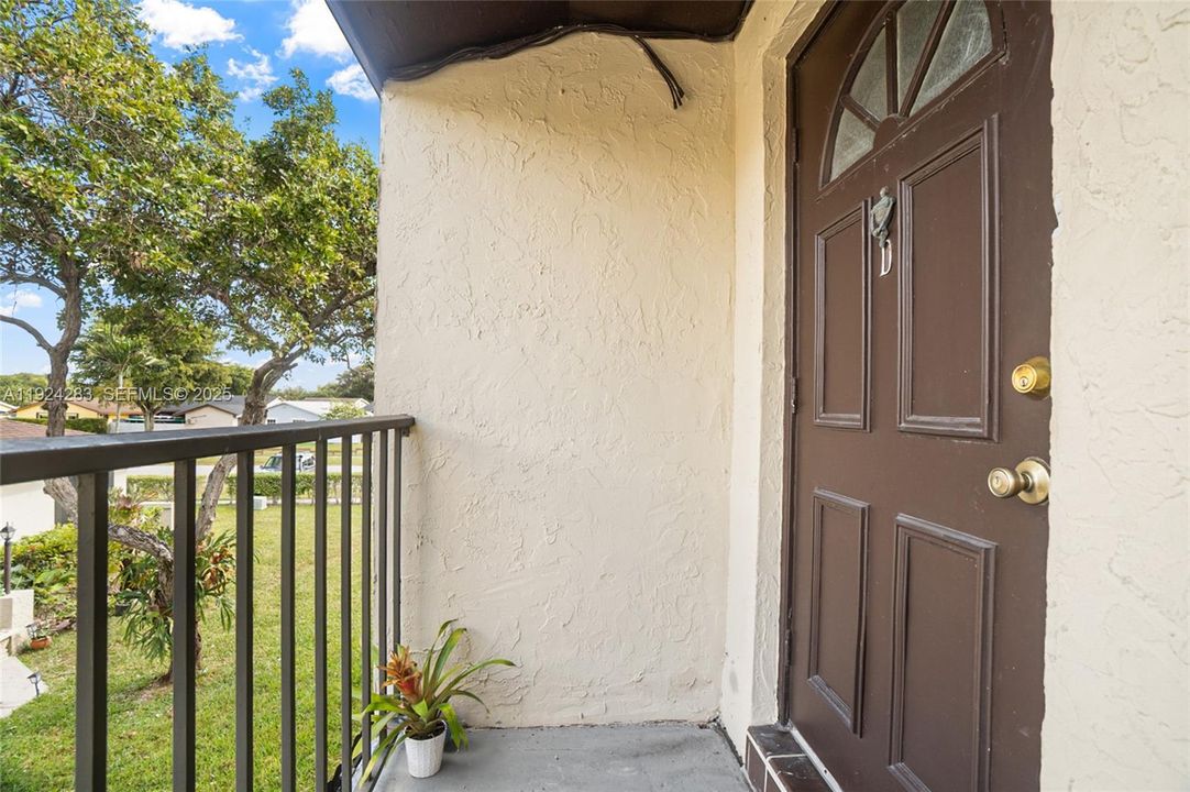 For Sale: $390,000 (2 beds, 2 baths, 1057 Square Feet)