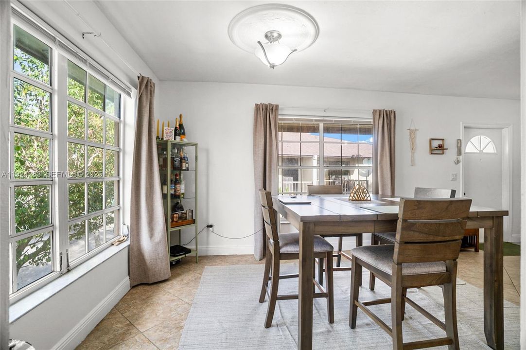 For Sale: $390,000 (2 beds, 2 baths, 1057 Square Feet)