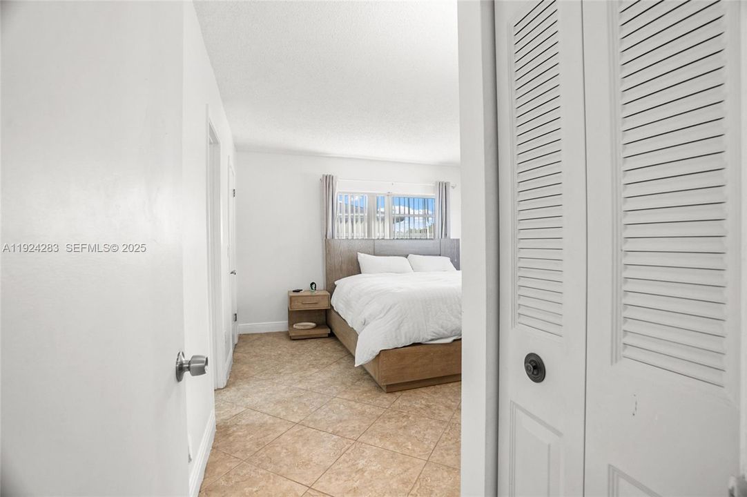 For Sale: $390,000 (2 beds, 2 baths, 1057 Square Feet)