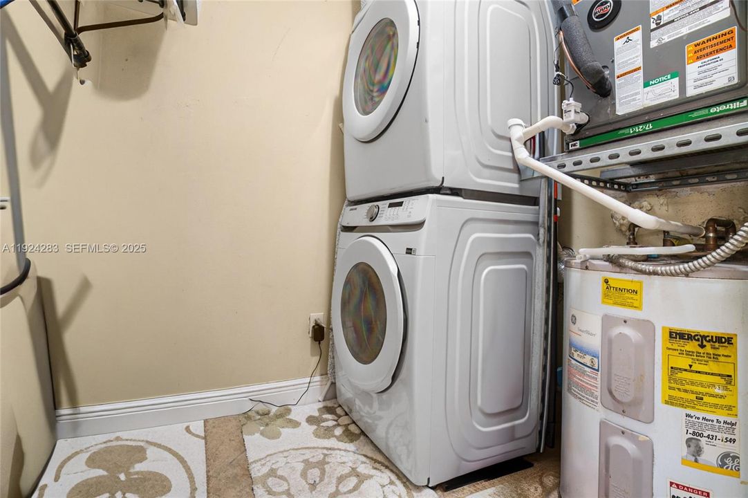 For Sale: $390,000 (2 beds, 2 baths, 1057 Square Feet)