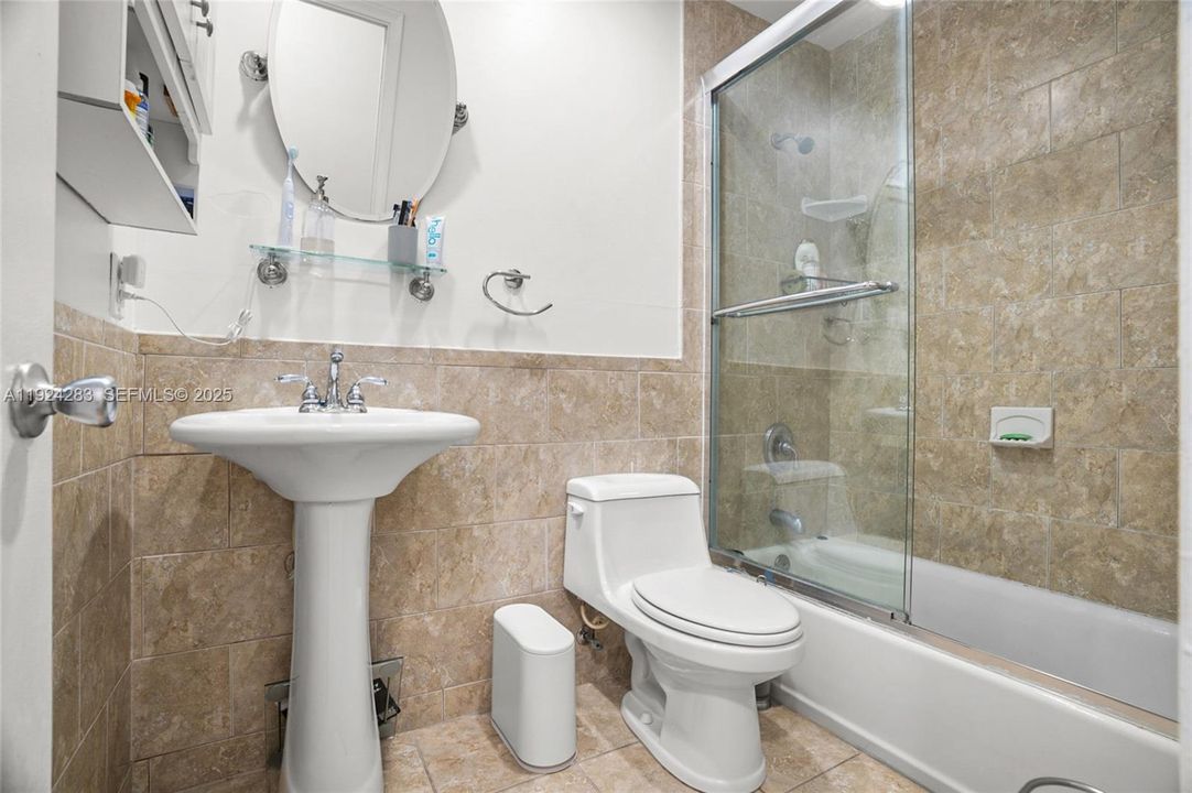 For Sale: $390,000 (2 beds, 2 baths, 1057 Square Feet)