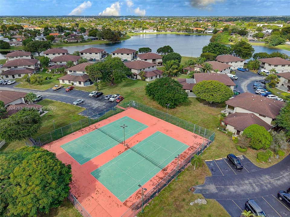 For Sale: $390,000 (2 beds, 2 baths, 1057 Square Feet)