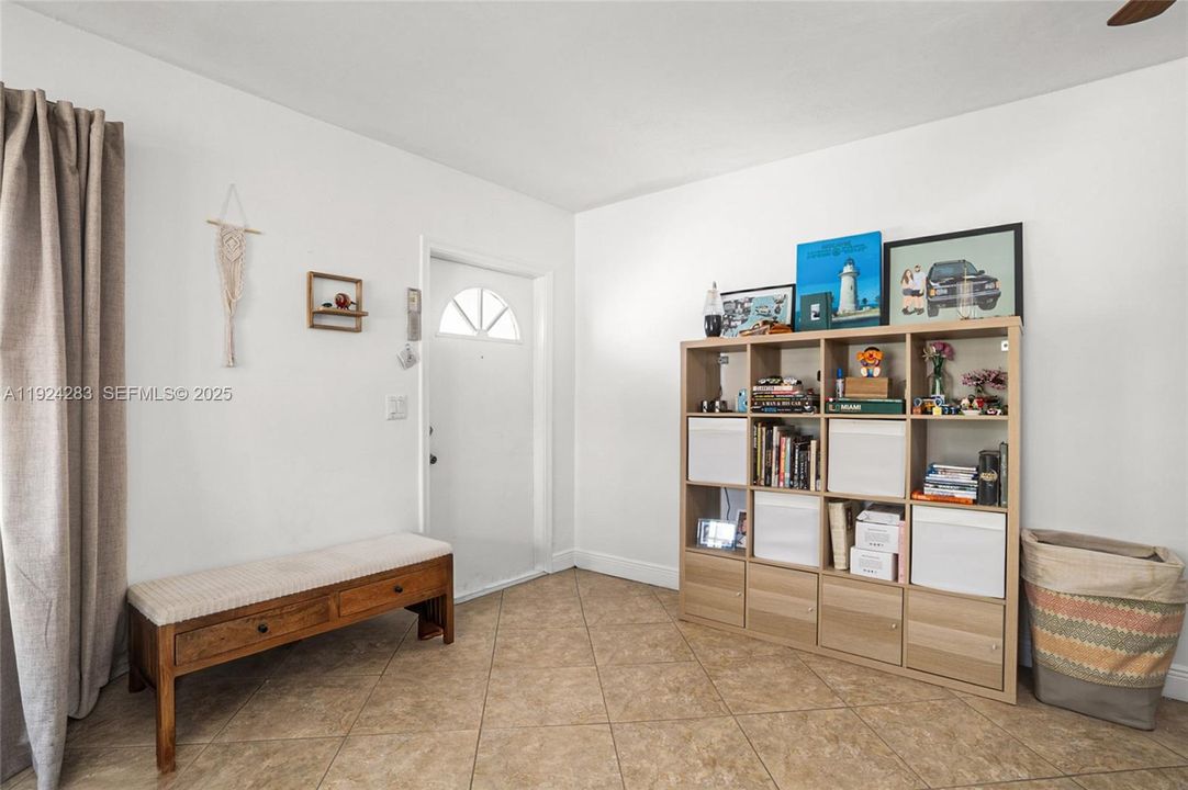 For Sale: $390,000 (2 beds, 2 baths, 1057 Square Feet)