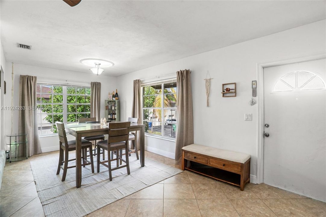 For Sale: $390,000 (2 beds, 2 baths, 1057 Square Feet)