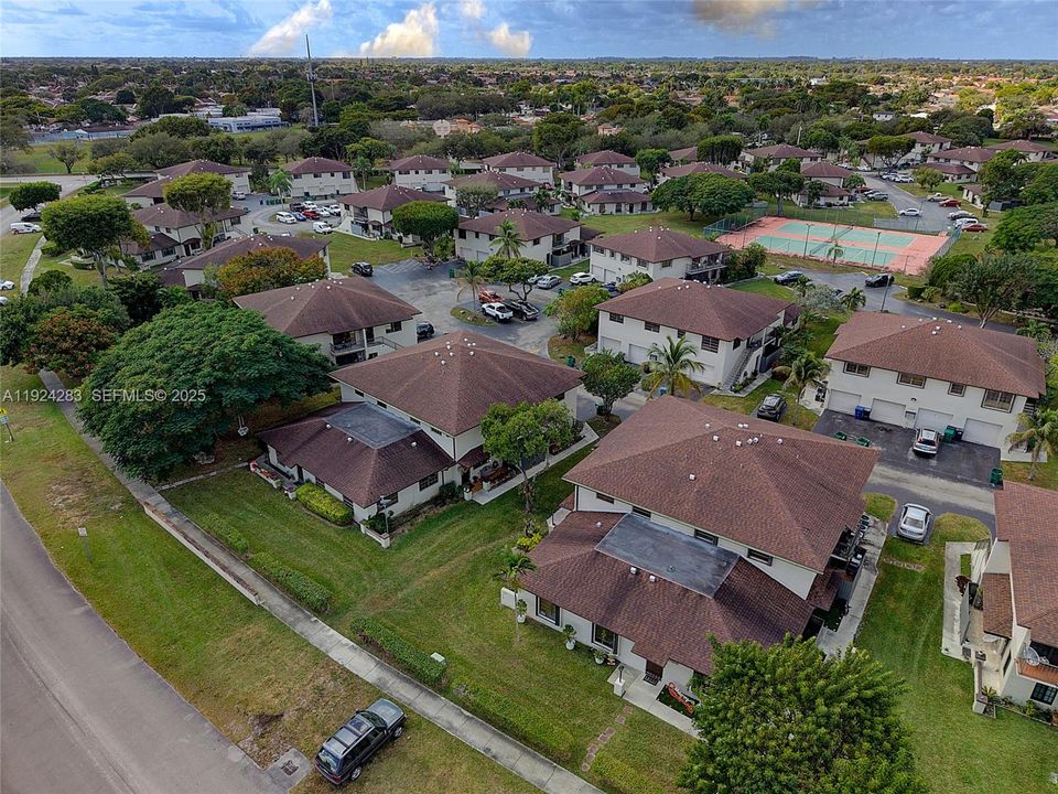 For Sale: $390,000 (2 beds, 2 baths, 1057 Square Feet)