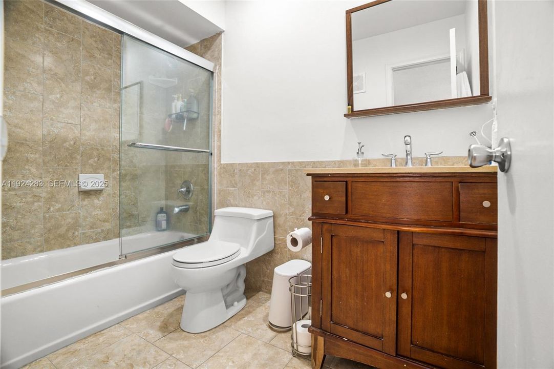 For Sale: $390,000 (2 beds, 2 baths, 1057 Square Feet)