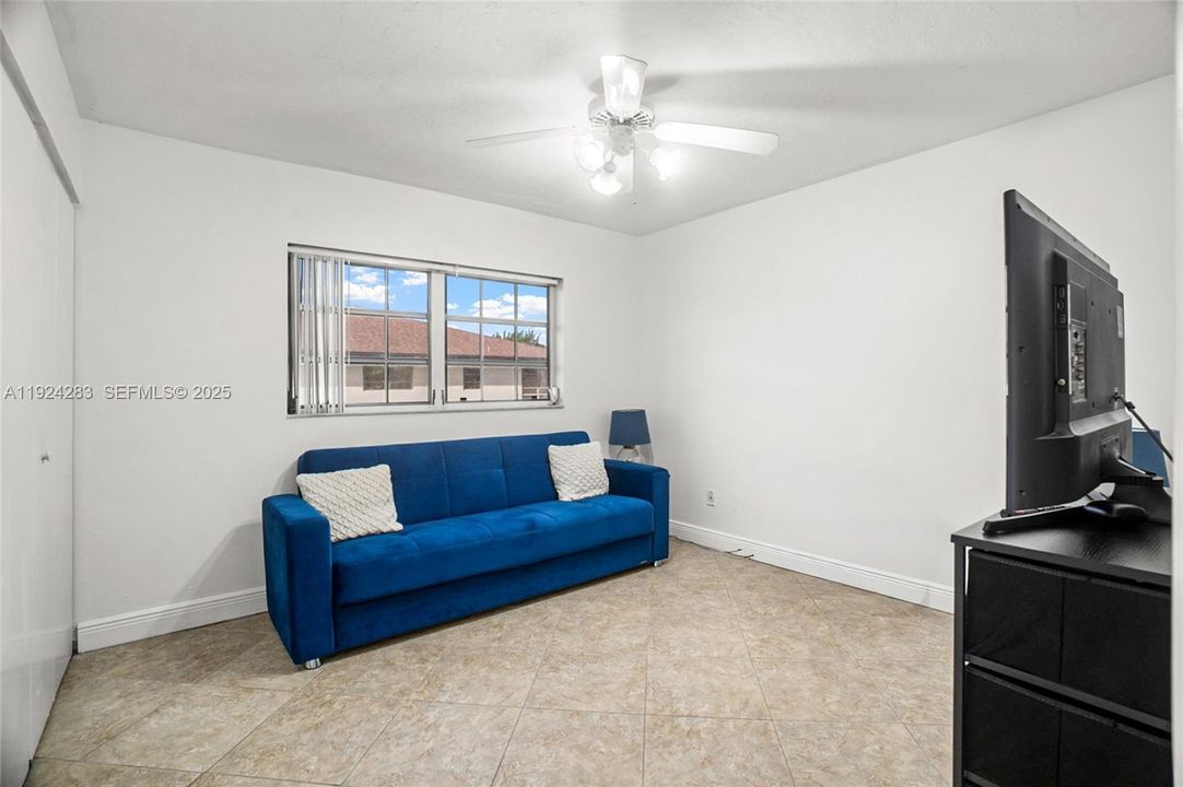 For Sale: $390,000 (2 beds, 2 baths, 1057 Square Feet)