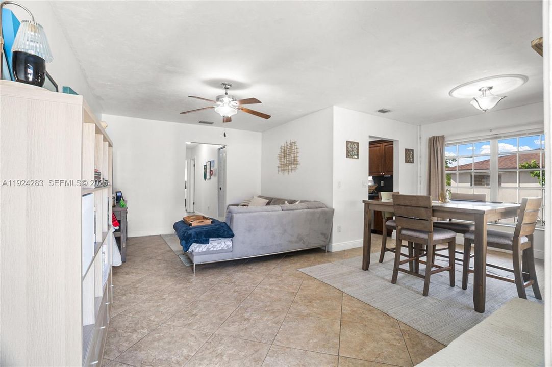 For Sale: $390,000 (2 beds, 2 baths, 1057 Square Feet)