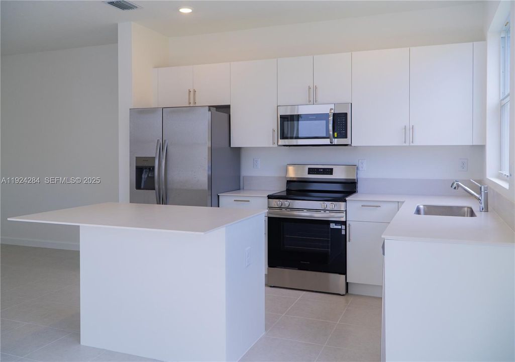 For Rent: $2,650 (3 beds, 3 baths, 0 Square Feet)