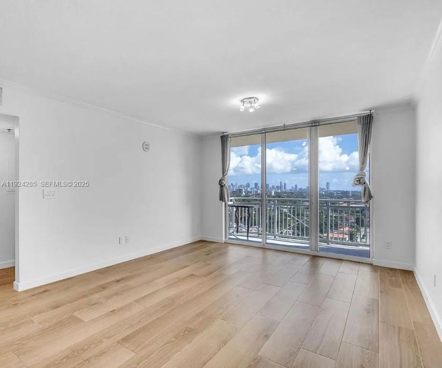 出租: $2,350 (1 贝兹, 1 浴室, 711 平方英尺)