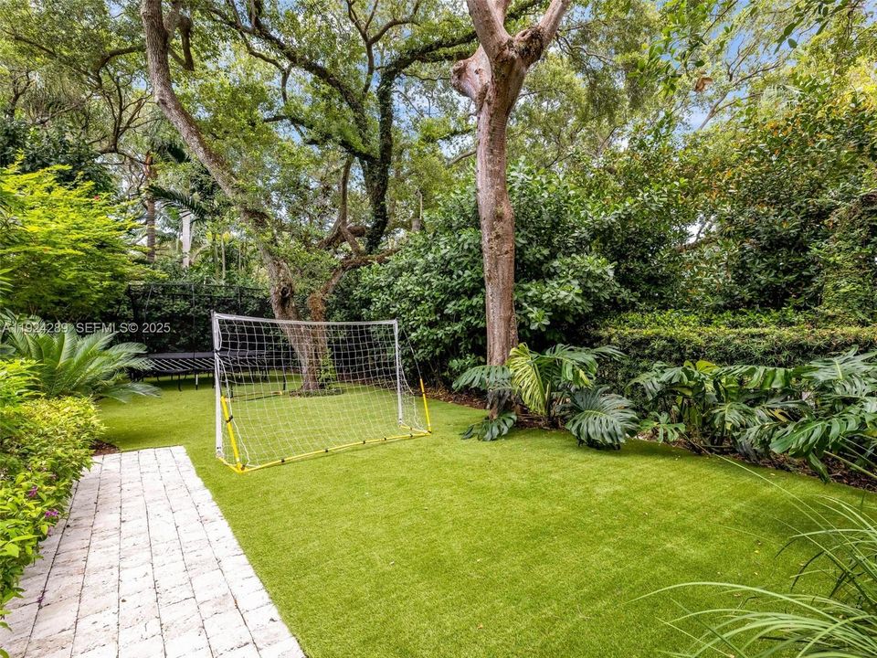 For Sale: $7,500,000 (5 beds, 4 baths, 4494 Square Feet)