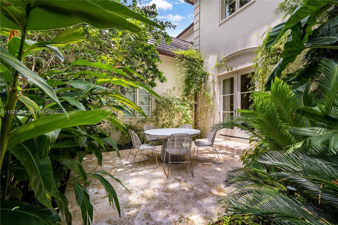 For Sale: $7,500,000 (5 beds, 4 baths, 4494 Square Feet)