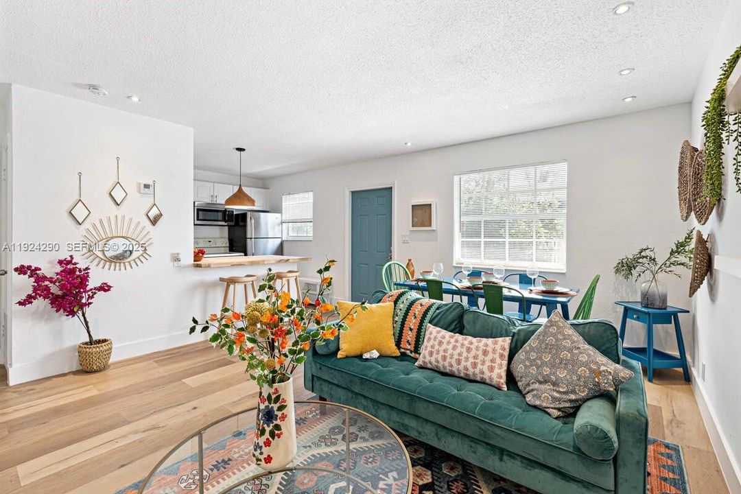 For Rent: $2,725 (2 beds, 1 baths, 500 Square Feet)