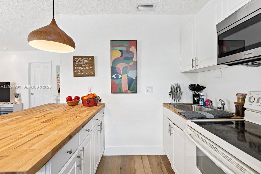 For Rent: $2,725 (2 beds, 1 baths, 500 Square Feet)