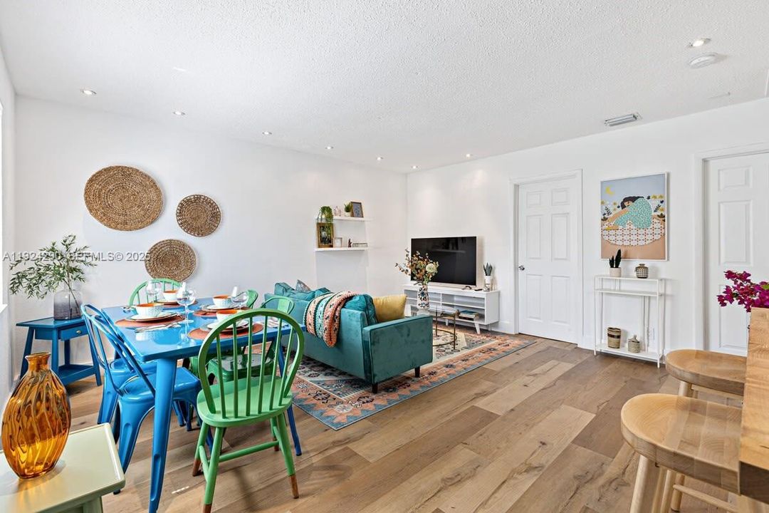 For Rent: $2,725 (2 beds, 1 baths, 500 Square Feet)