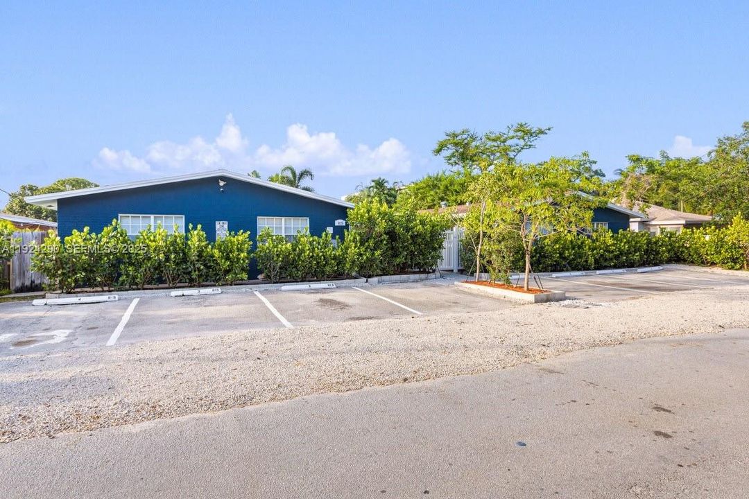 For Rent: $2,725 (2 beds, 1 baths, 500 Square Feet)