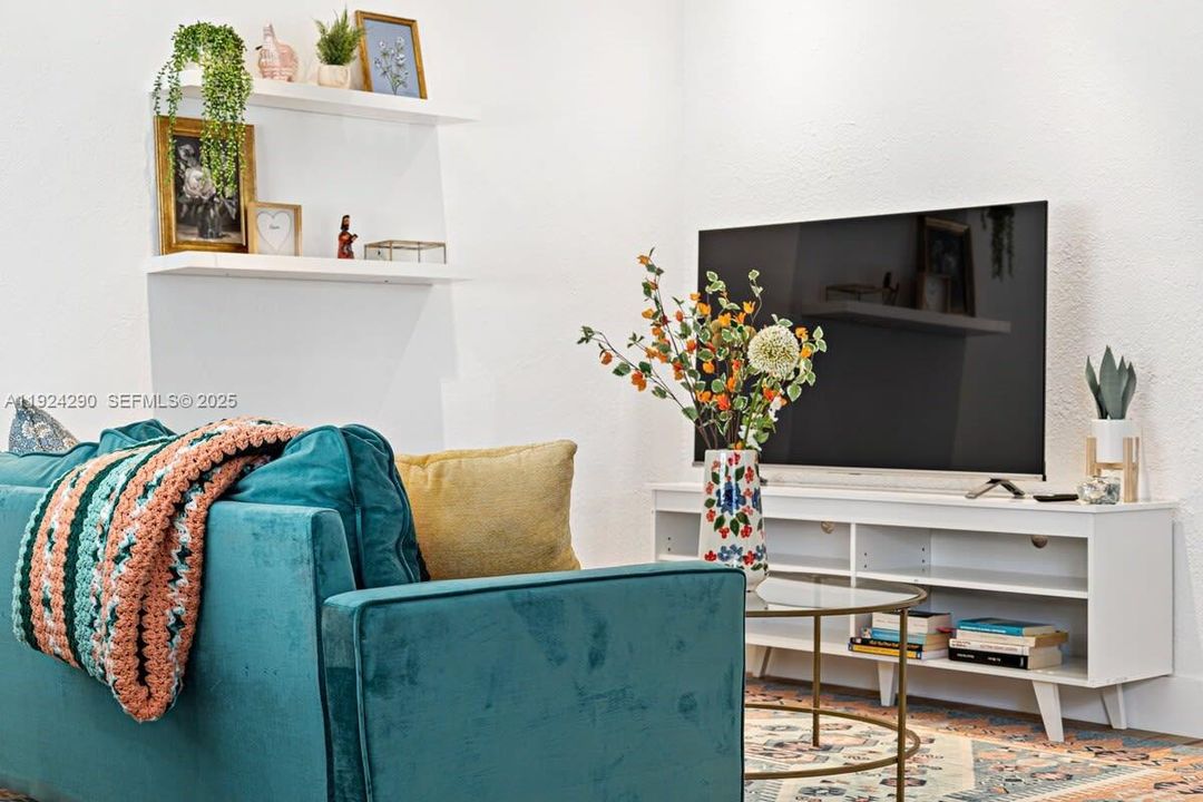 For Rent: $2,725 (2 beds, 1 baths, 500 Square Feet)