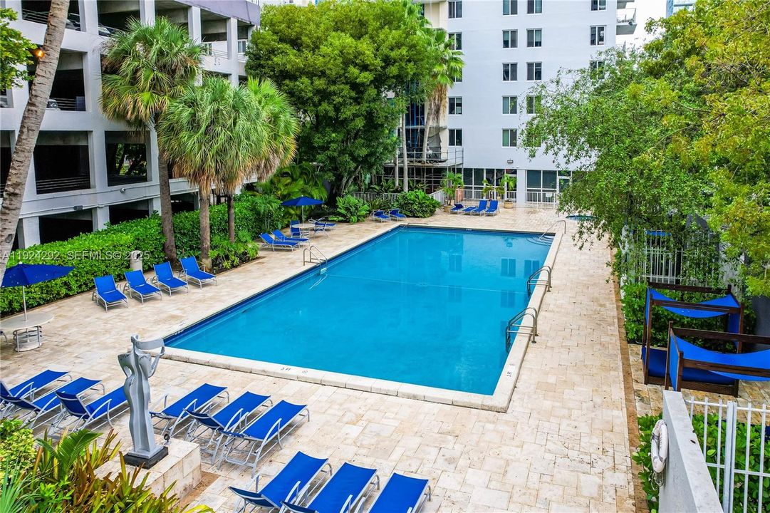 plenty of amenities,including pool,Jacuzzi,BBQ area