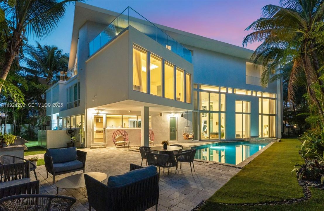 En Venta: $7,995,000 (6 camas, 7 baños, 7249 Pies cuadrados)