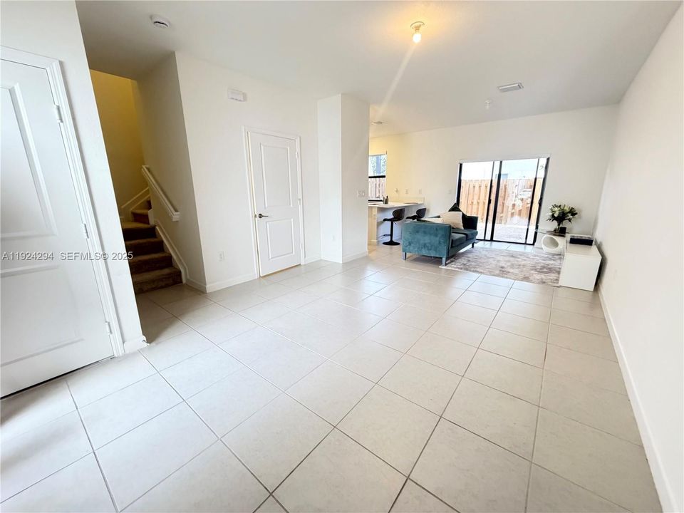 For Rent: $2,800 (3 beds, 2 baths, 1331 Square Feet)