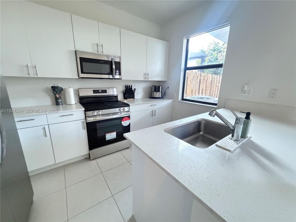 For Rent: $2,800 (3 beds, 2 baths, 1331 Square Feet)