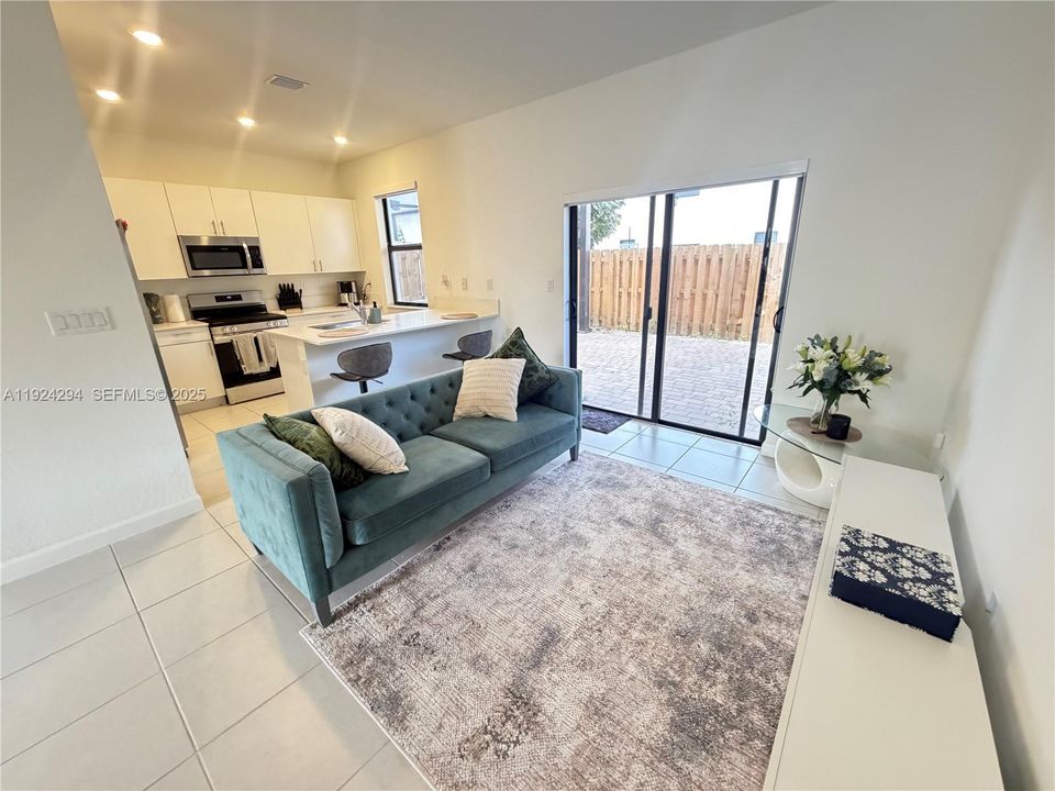 For Rent: $2,800 (3 beds, 2 baths, 1331 Square Feet)