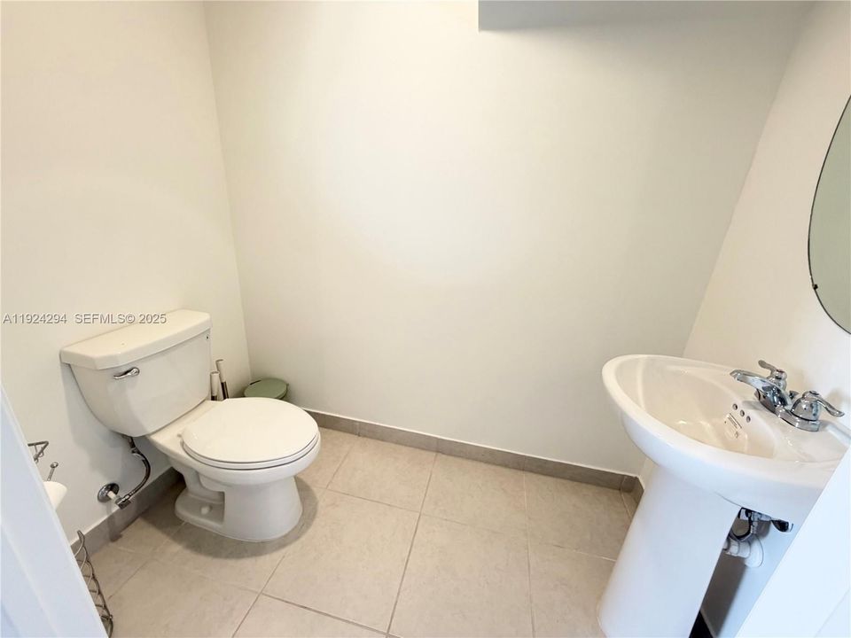 For Rent: $2,800 (3 beds, 2 baths, 1331 Square Feet)