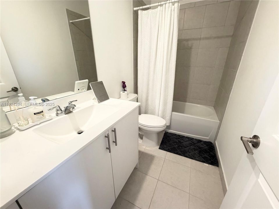 For Rent: $2,800 (3 beds, 2 baths, 1331 Square Feet)