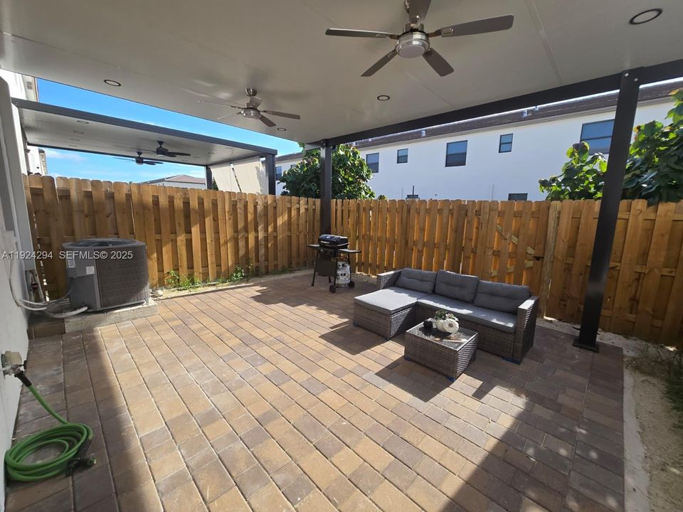 For Rent: $2,800 (3 beds, 2 baths, 1331 Square Feet)