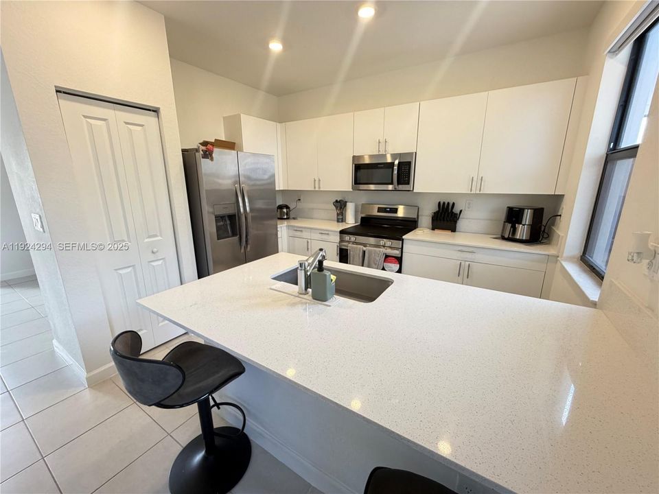 For Rent: $2,800 (3 beds, 2 baths, 1331 Square Feet)