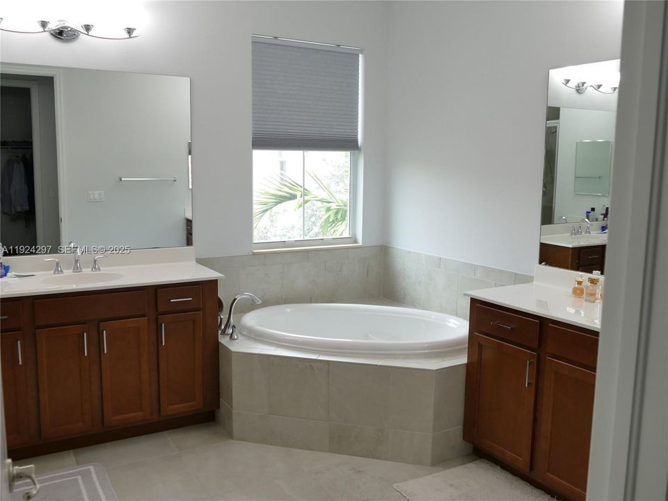 For Rent: $4,500 (5 beds, 4 baths, 3030 Square Feet)