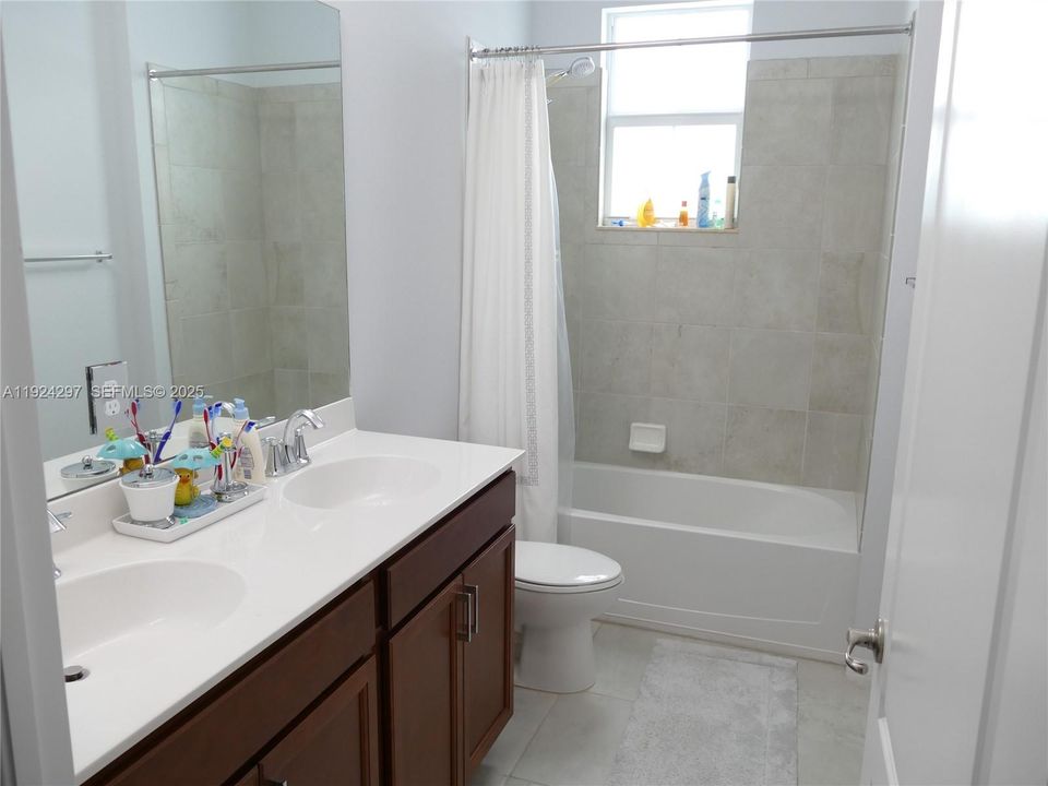 For Rent: $4,500 (5 beds, 4 baths, 3030 Square Feet)