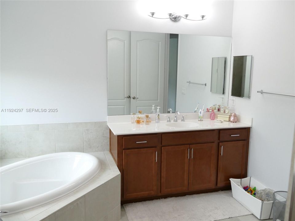 For Rent: $4,500 (5 beds, 4 baths, 3030 Square Feet)