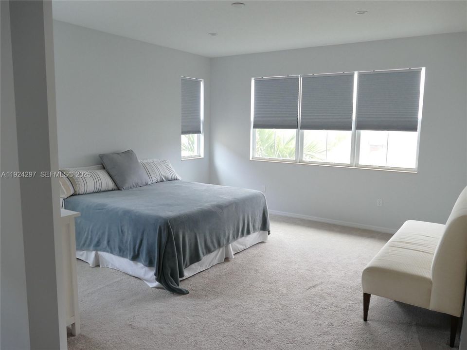 For Rent: $4,500 (5 beds, 4 baths, 3030 Square Feet)