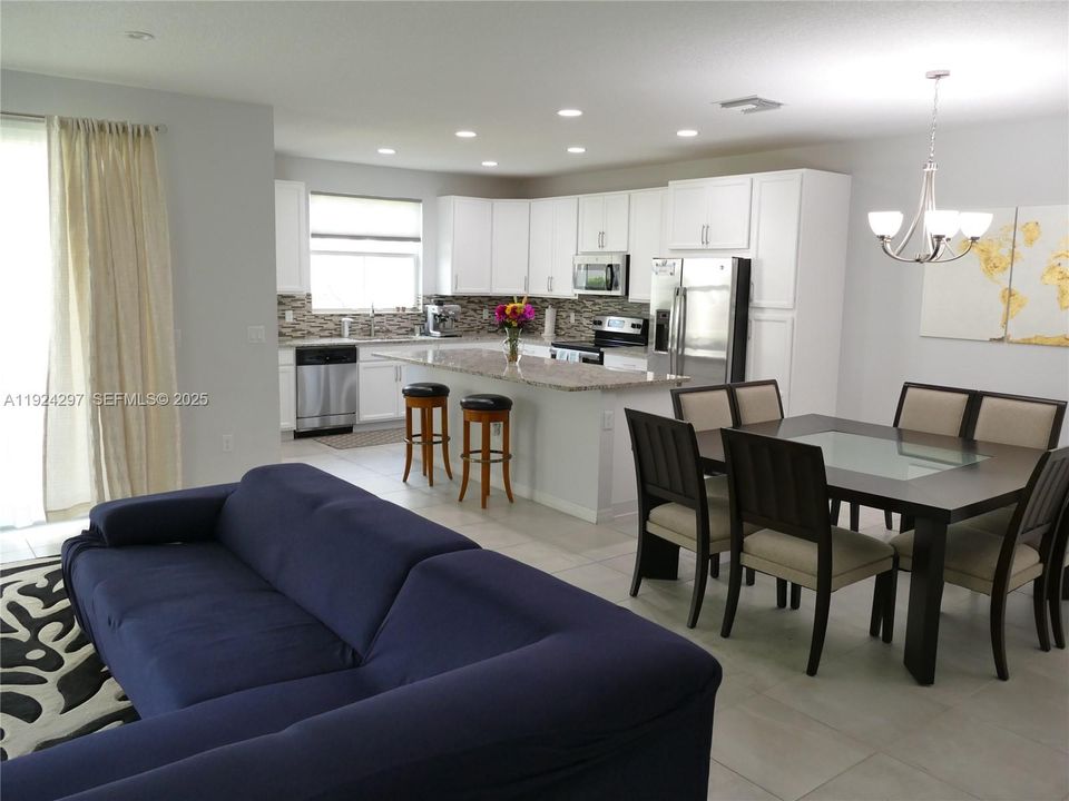 For Rent: $4,500 (5 beds, 4 baths, 3030 Square Feet)