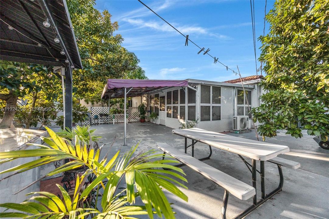 For Sale: $749,000 (3 beds, 2 baths, 1653 Square Feet)