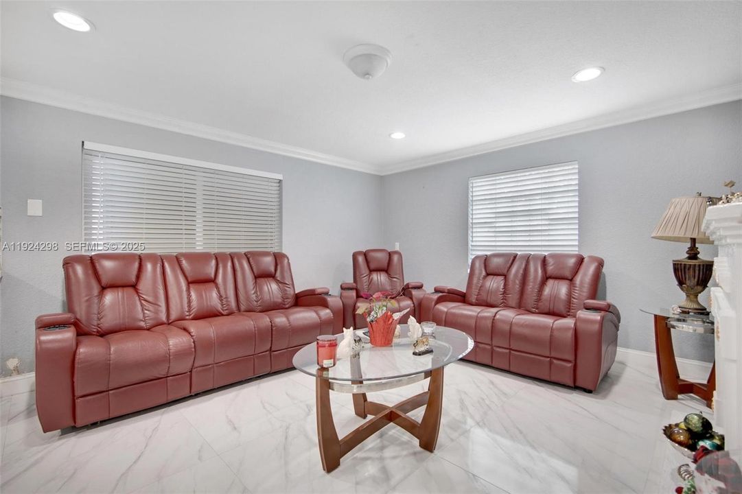 For Sale: $749,000 (3 beds, 2 baths, 1653 Square Feet)