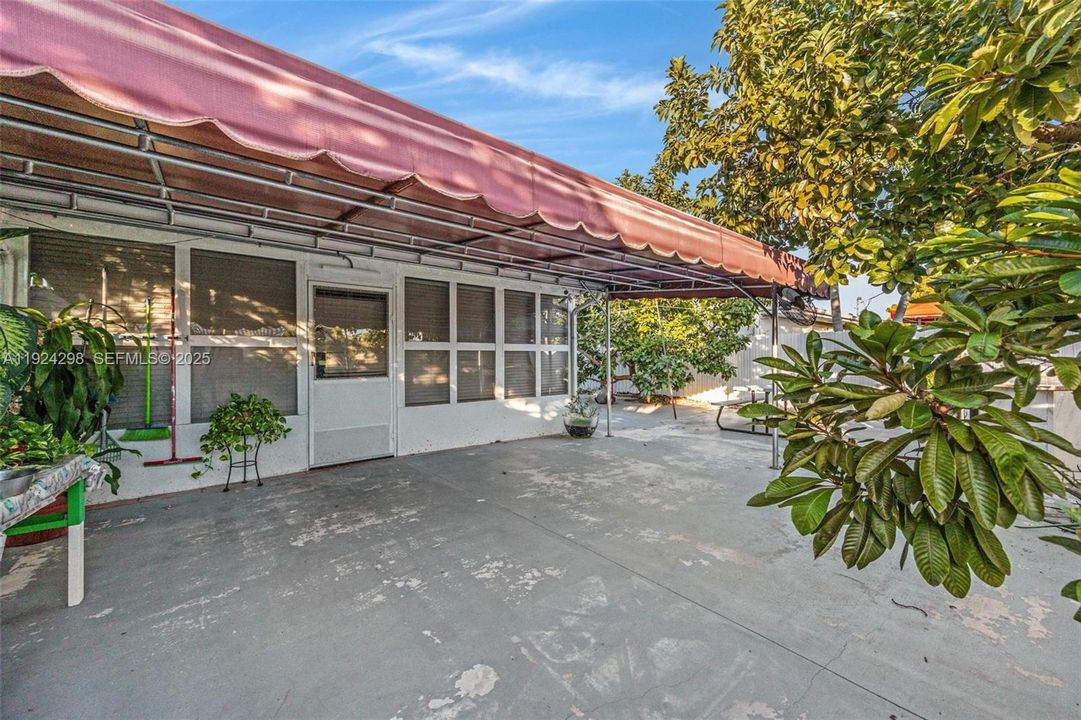 For Sale: $749,000 (3 beds, 2 baths, 1653 Square Feet)