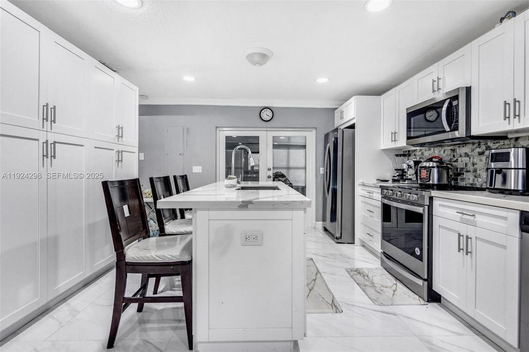 For Sale: $749,000 (3 beds, 2 baths, 1653 Square Feet)