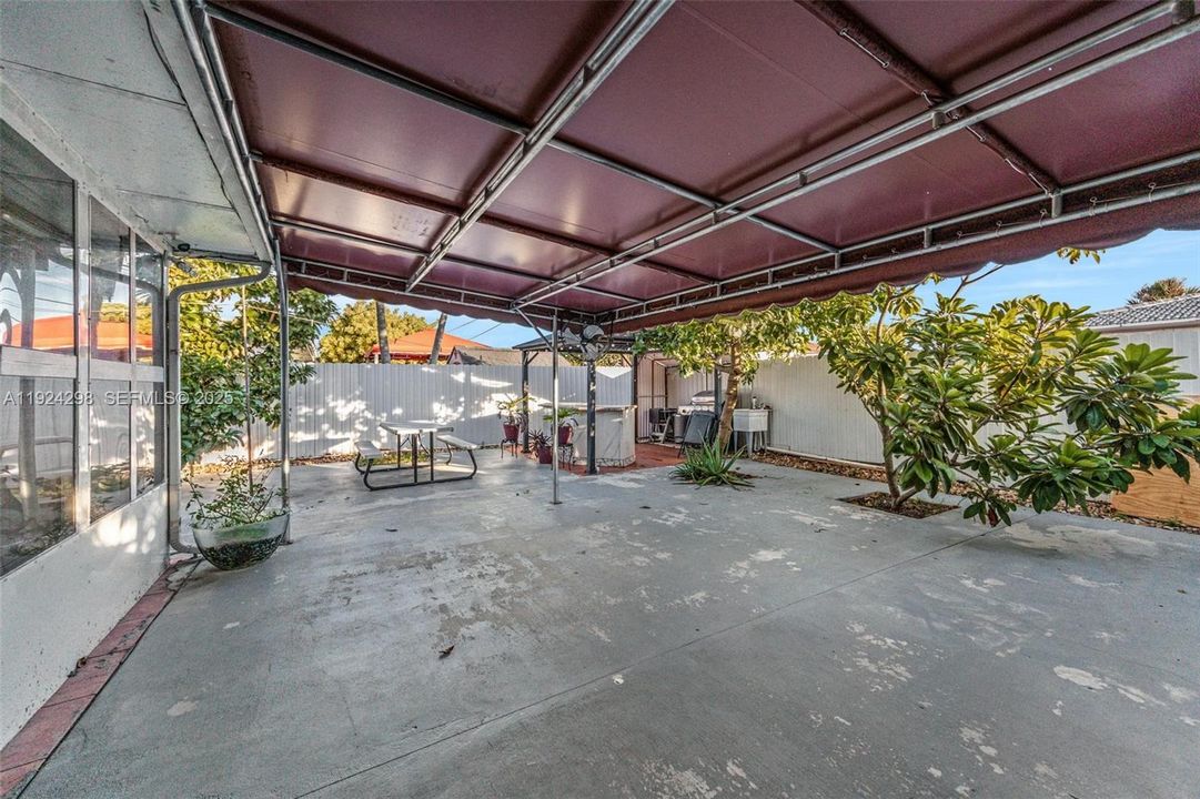 For Sale: $749,000 (3 beds, 2 baths, 1653 Square Feet)