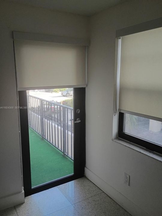 待售: $320,000 (1 贝兹, 1 浴室, 765 平方英尺)