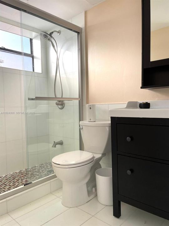 待售: $320,000 (1 贝兹, 1 浴室, 765 平方英尺)